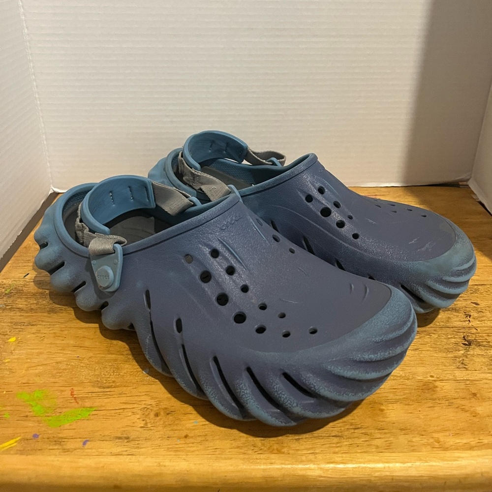 Blue used crocs men’s 9 womens 11